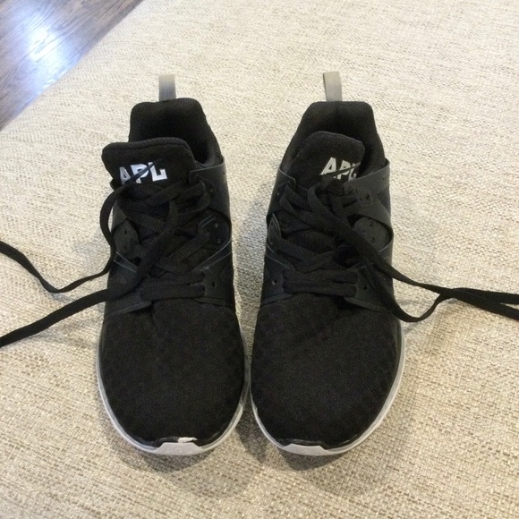 APL Shoes - APL Ascend women’s sneakers size 8